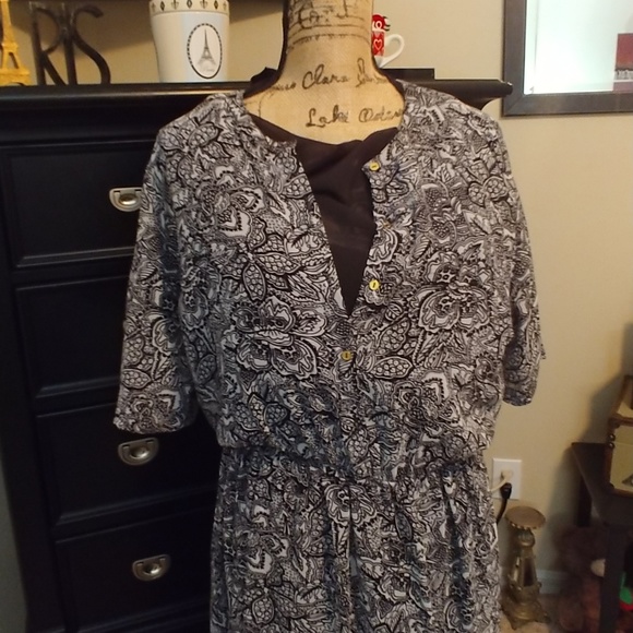 Dress - Picture 2 of 2